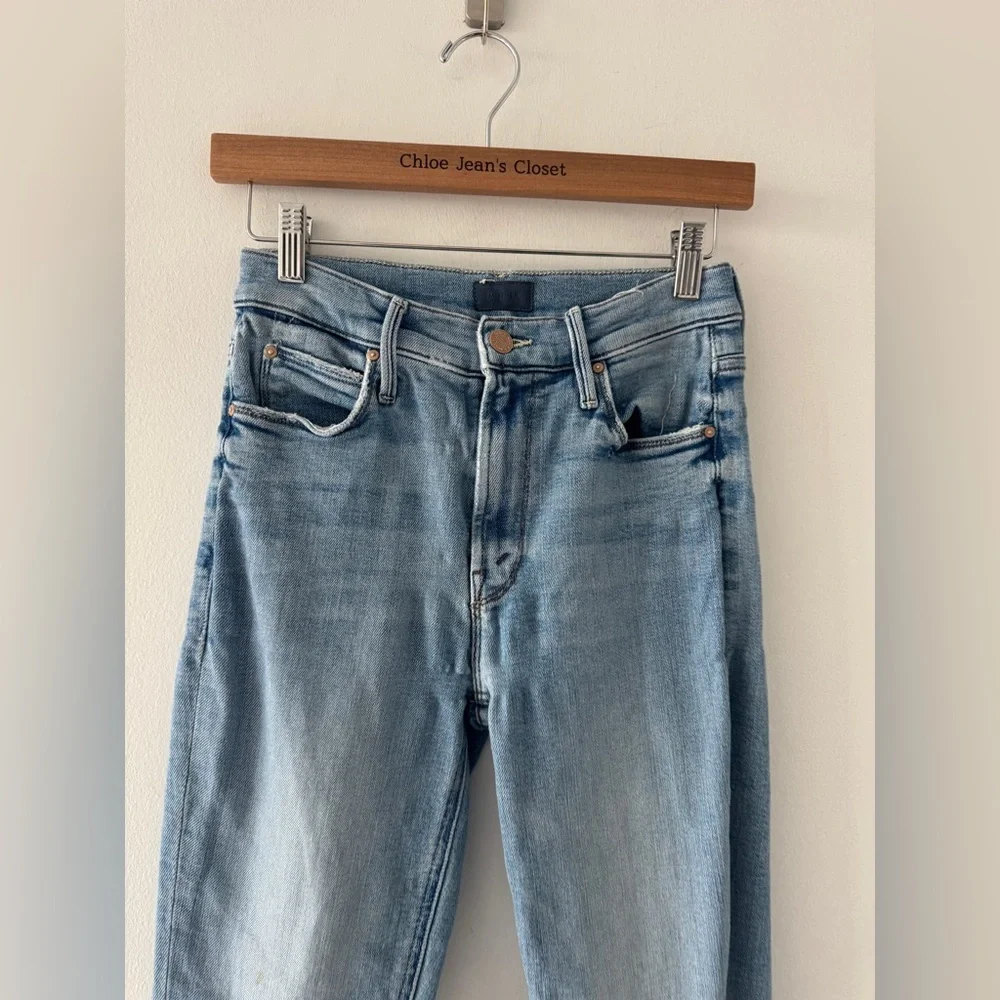 MOTHER High Rise Runaway Jeans in Dropping In 25